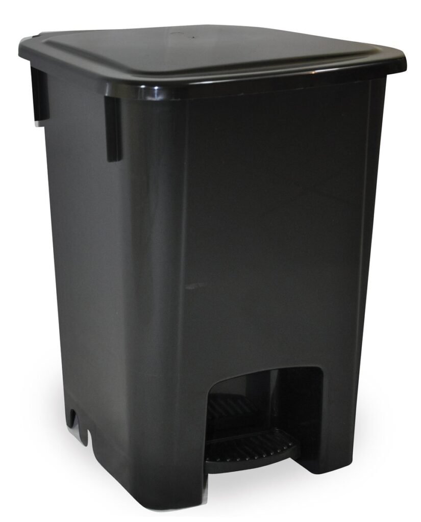 LIXEIRA 15L C/PEDAL PR CP15PR BRALIMPIA